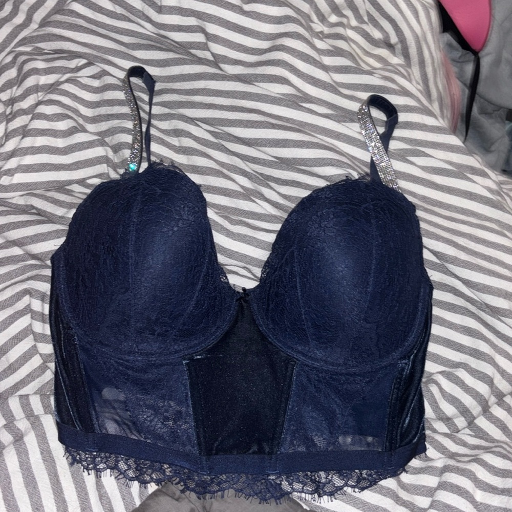 Victoria’s Secret corset bra
Color: blue
Size: 38DD